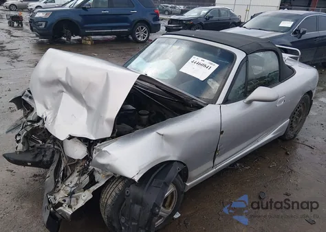 2002 Mazda Mx-5 Miata Cloth/Ls/Se z USA, uszkodzony, nr VIN JM1NB353820221160